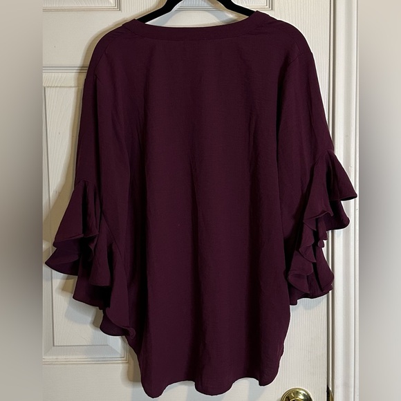 Vince Camuto Flutter Sleeve Top - Picture 3 of 5